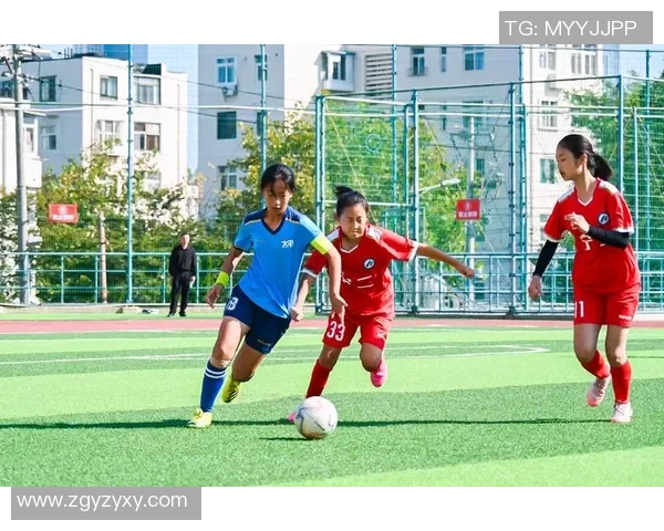 18号足球星闪耀绿茵场带领球队勇创佳绩点燃无限激情